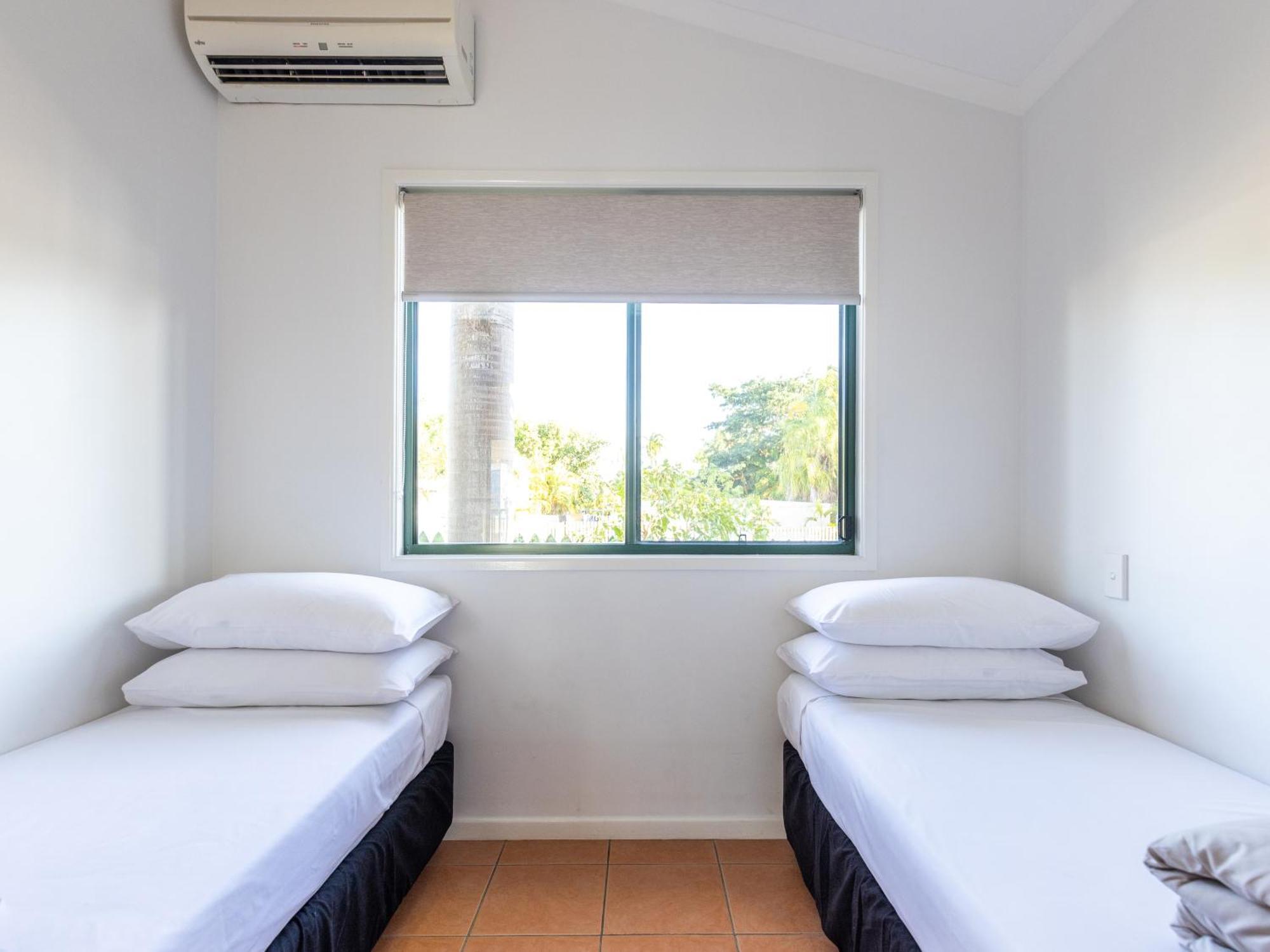Nrma Bowen Beachfront Holiday Park חדר תמונה