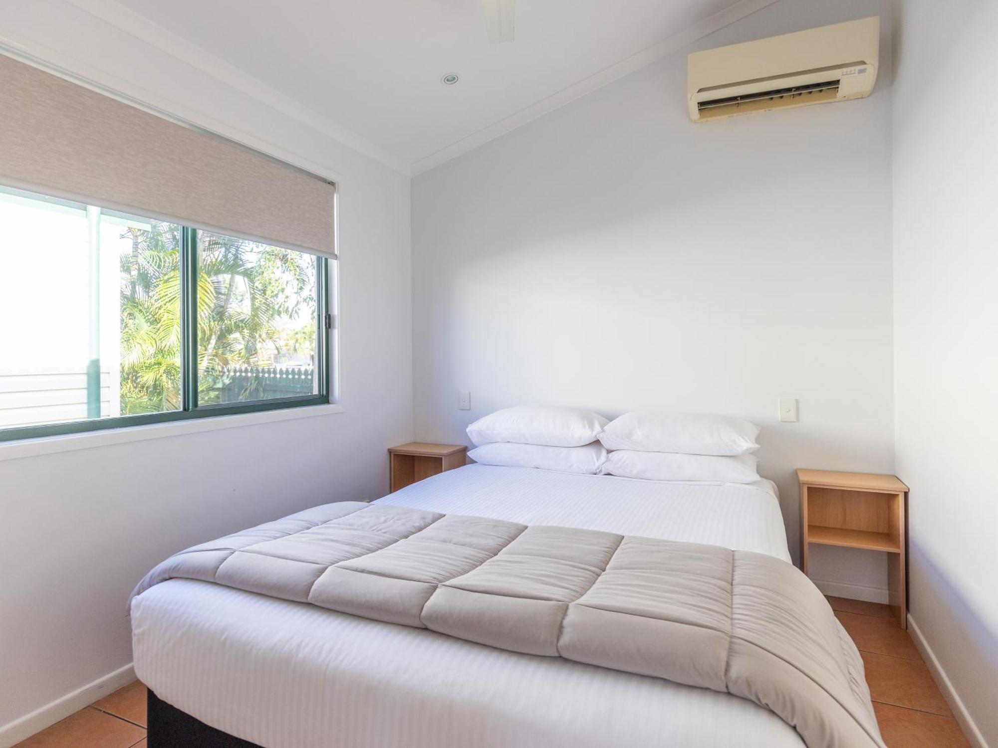 Nrma Bowen Beachfront Holiday Park חדר תמונה